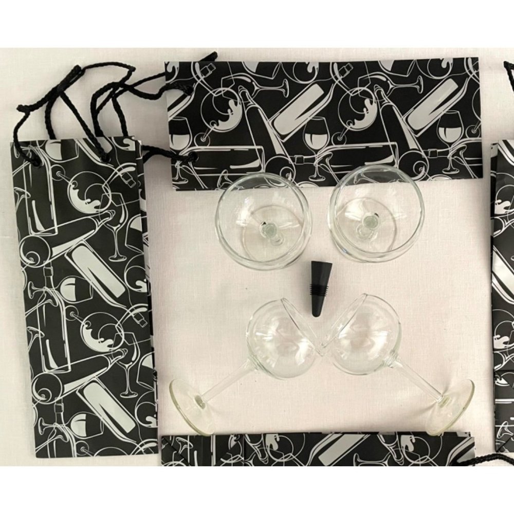 Wine bundle: 4 small bubble wine glasses, 4 Wine bottle gift bags and a stopper
